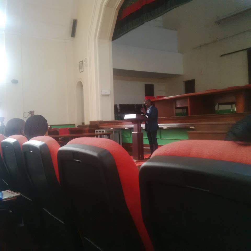 Andrew Mwenda addresses MAK students during the public lecture.