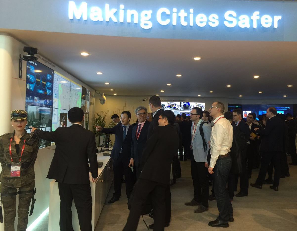 Huawei Safe City Solution Experience Center at MWC 2016 (1)