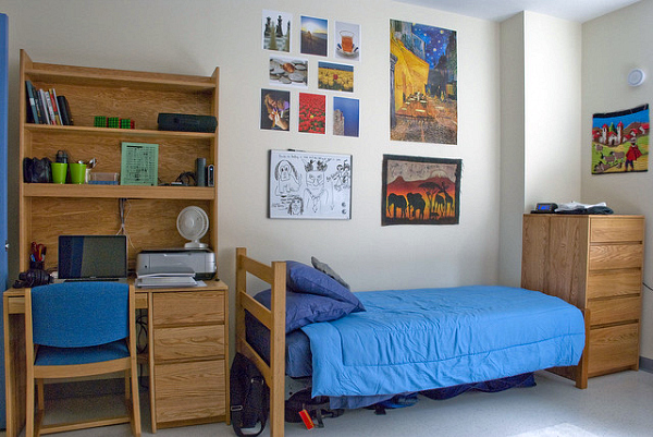 A well-organized dorm room
