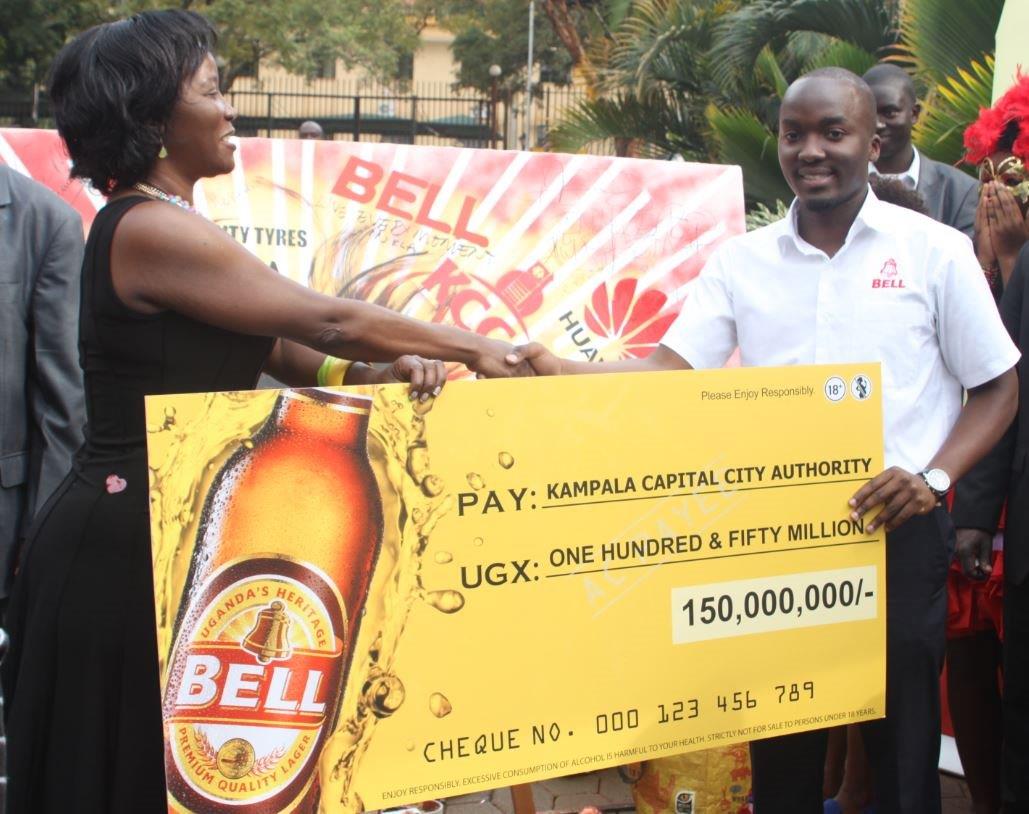 Robert Nsibirwa (R), the Bell Lager Brand Manager hands over a cheque to Jennifer Musisi, the Executive Director of KCCA for sponsorship of the Kampala City Festival 2015.
