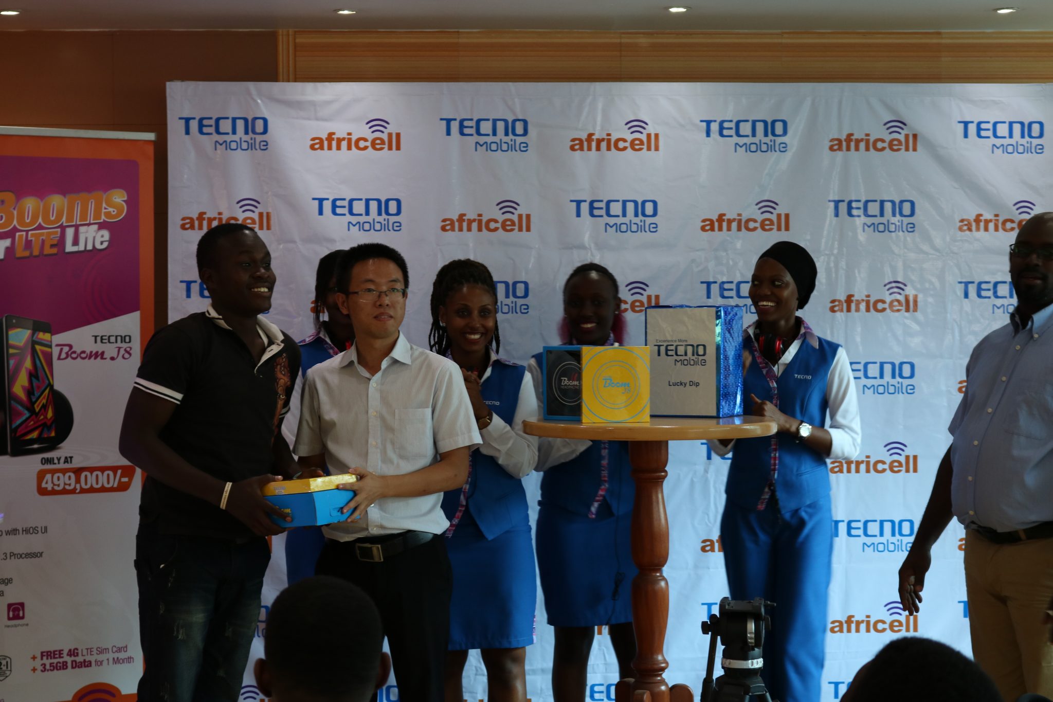 Pius Enywaru from TechJaja receives his free Tecno J8 phone from Hong Ji the Tecno Mobile Operator Sales Manager