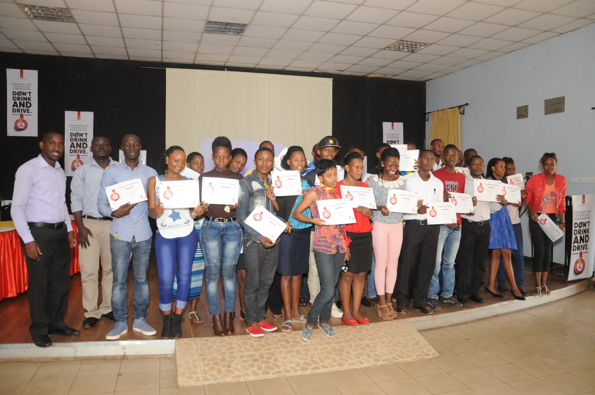 The bar tenders who completed the training were awarded with certificates