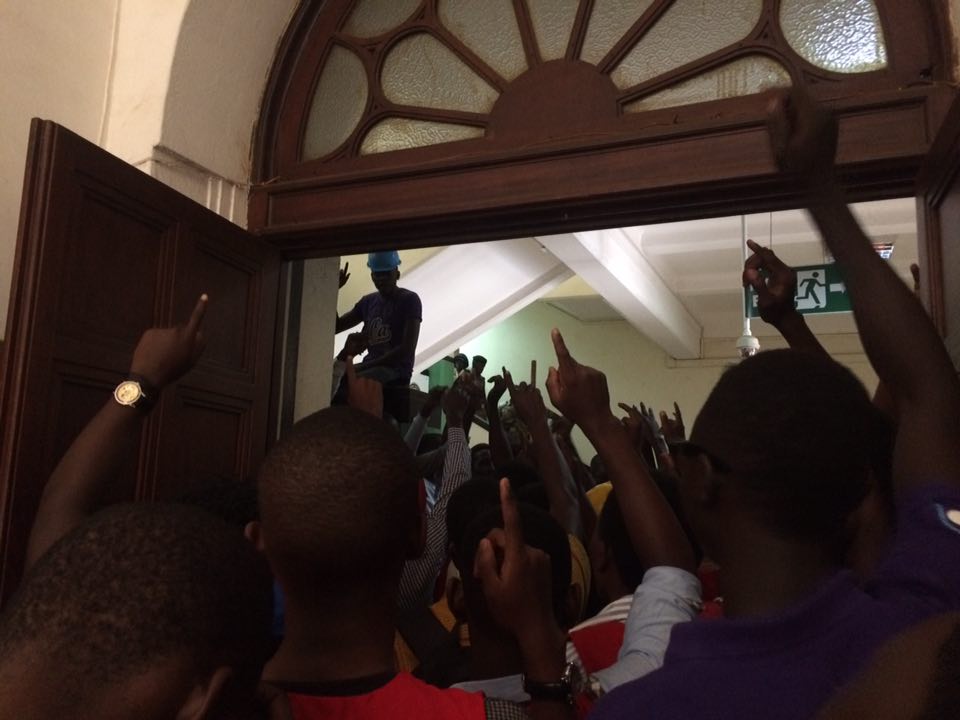 Makerere Nkrumah hall boys today stormed the main building to express their dissatisfaction after they couldn't access the hall WiFi.
