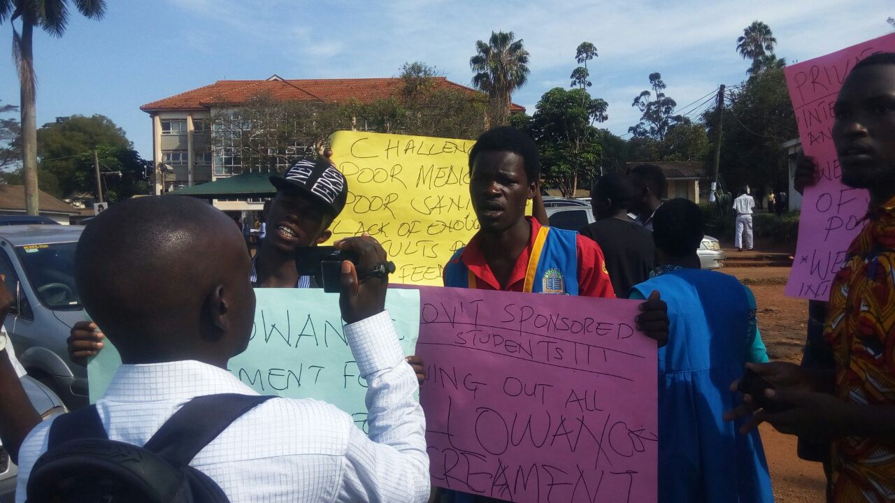 Students showing their disatisfaction