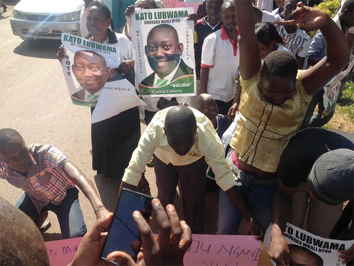A section of Kato Lubwama's supporters outside the Court. Photo by The Insider