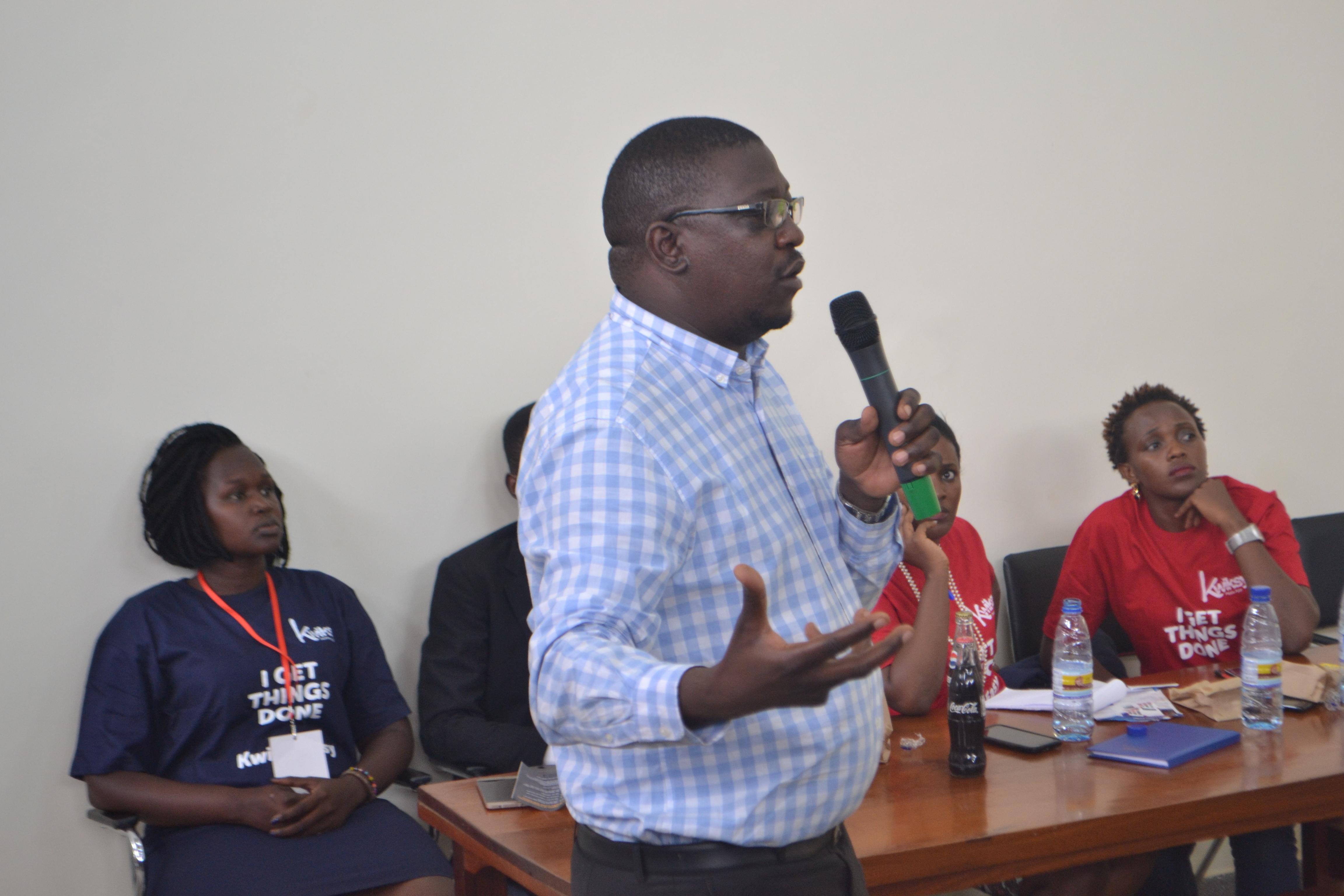Mr Jordan Lubega the Executive Manager Kwiksy app Uganda addresses the Makerere University Business School students during a recruitment drive recently