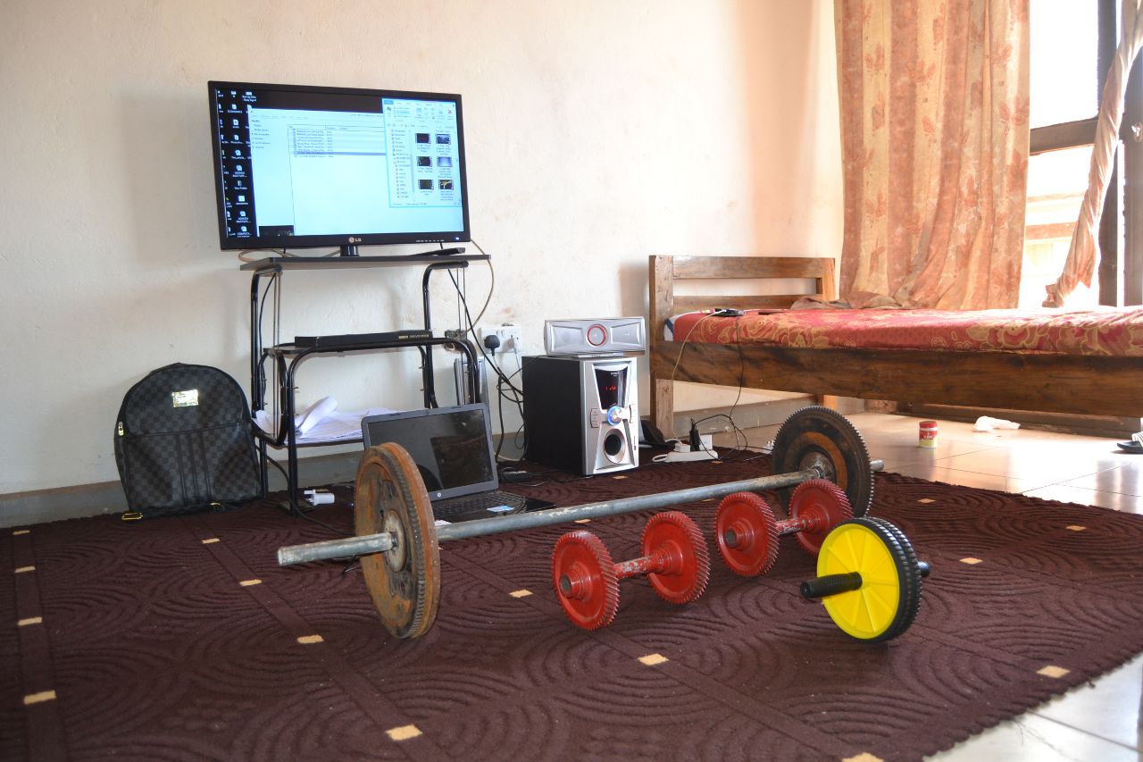 CAMPUS CRIBS! My room is a six pack mansion Campus Bee