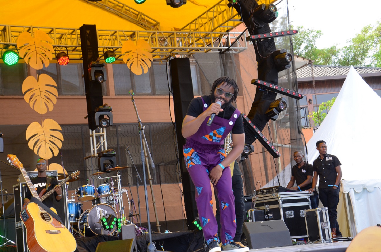 Blankets and Wine Celebrates 10th Anniversary Campus Bee