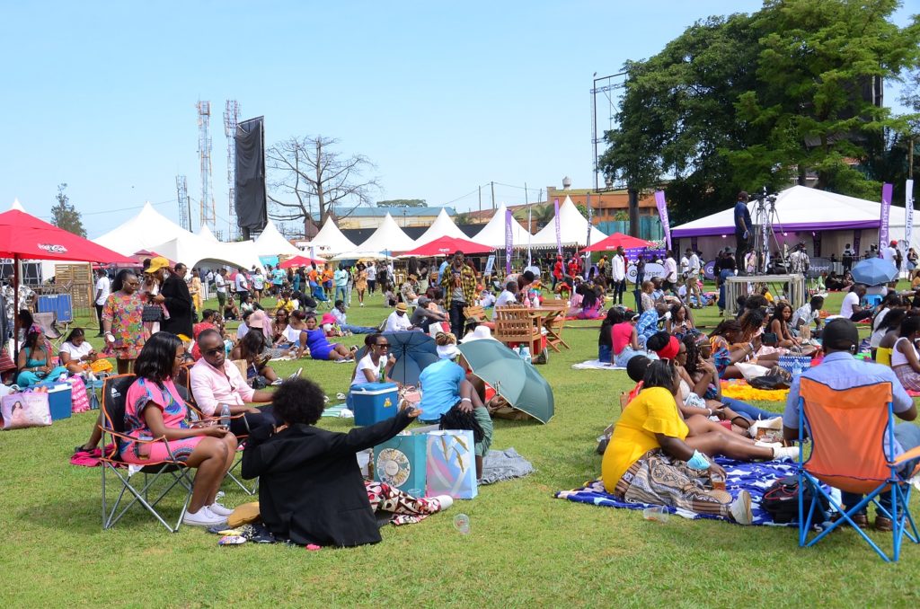 Blankets and Wine Celebrates 10th Anniversary Campus Bee