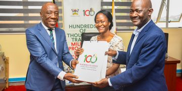 Acting Vice Chancellor, Prof. Henry Alinaitwe (Left) receive UGX 25 million cash from Dr. Robinah Kulabako and Dr. Twine Bananuka on 12th December 2022.