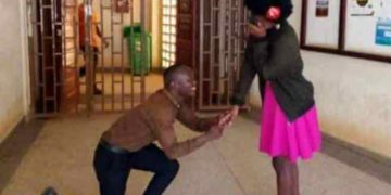 MUST student proposes to girlfriend