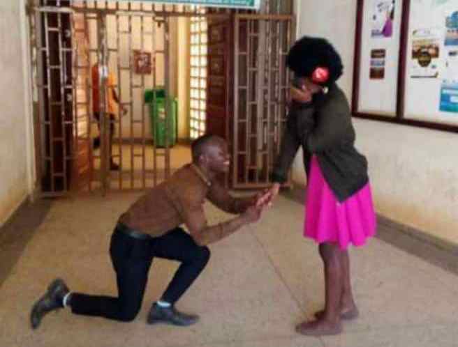 MUST student proposes to girlfriend